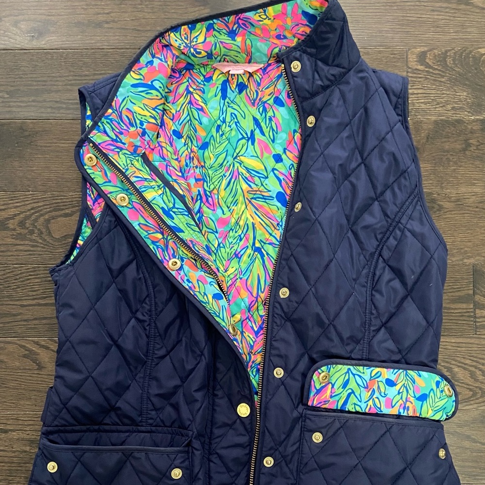 Lilly Pulitzer Navy Quilted Vest with Printed Lining - Size M